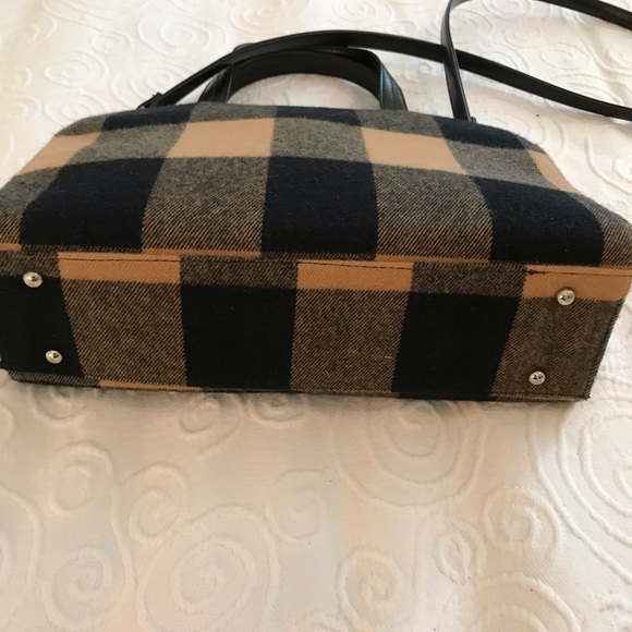 Lord and Taylor Black & Cream Crossbody Purse. - Picture 5 of 5